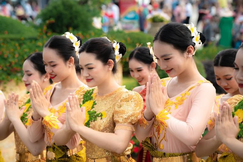 comment dire bonjour en cambodgien