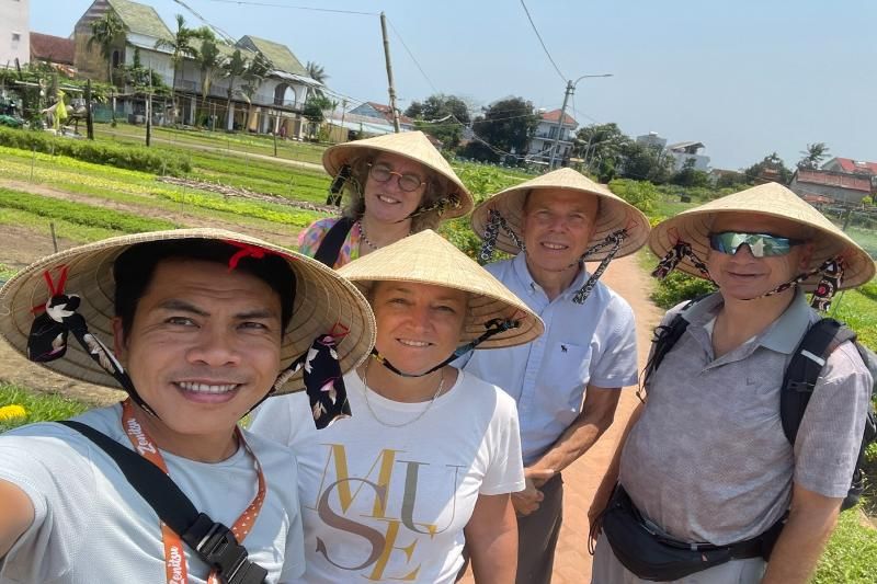 notre guide francophone vietnam à hue avec un petit groupe