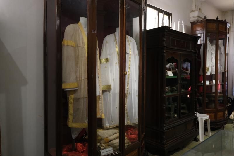 trajes reales en espacios museísticos (fuente hieu tuyen)