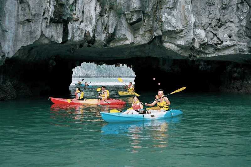 aventura en kayak en la bahía de lan ha (fuente de imagen cat ba travel)