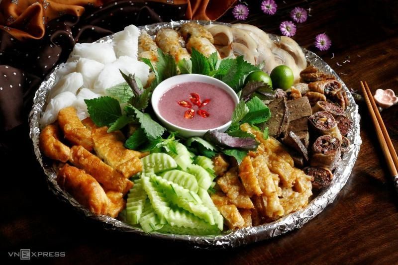bun dau mam tom - un plato emblemático para comer con la pasta de camarón vietnamita