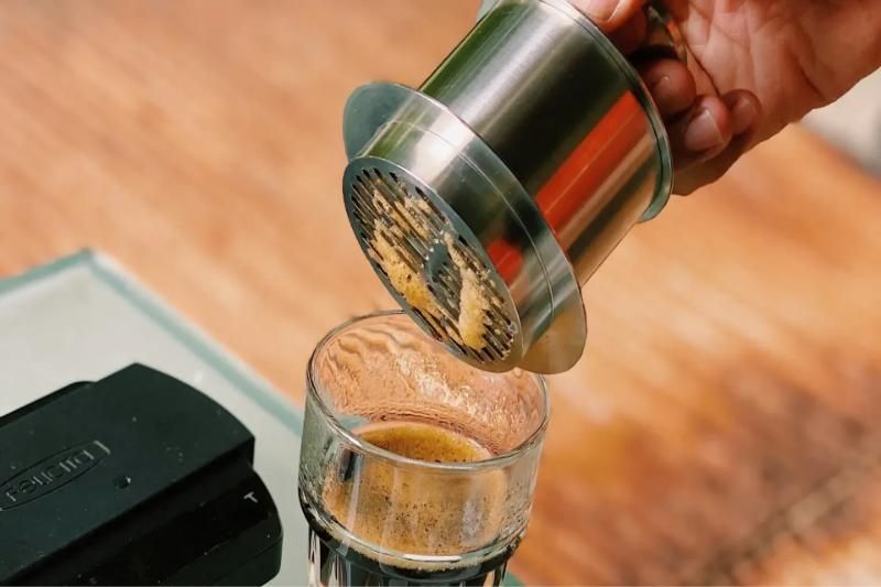 café vietnamita filtrado en bosgauruscoffee