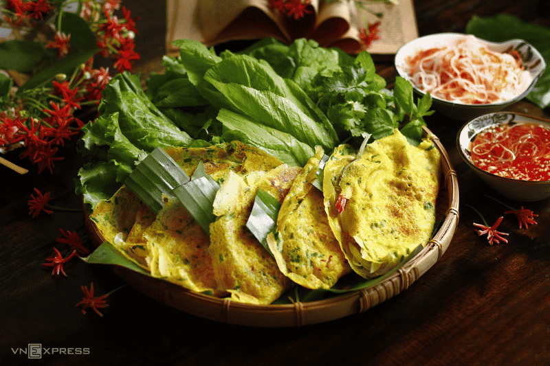 el banh xeo, la comida típica del centro y del sur de vietnam