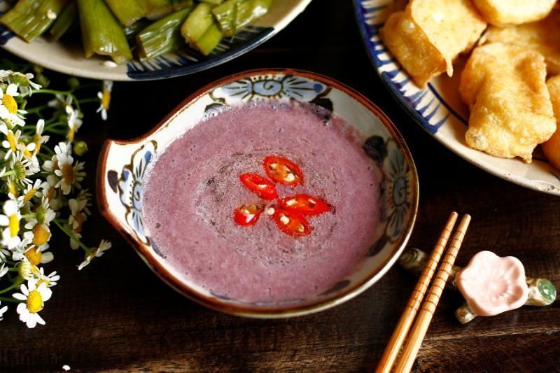 el violeta único de la pasta de camarón vietnamita