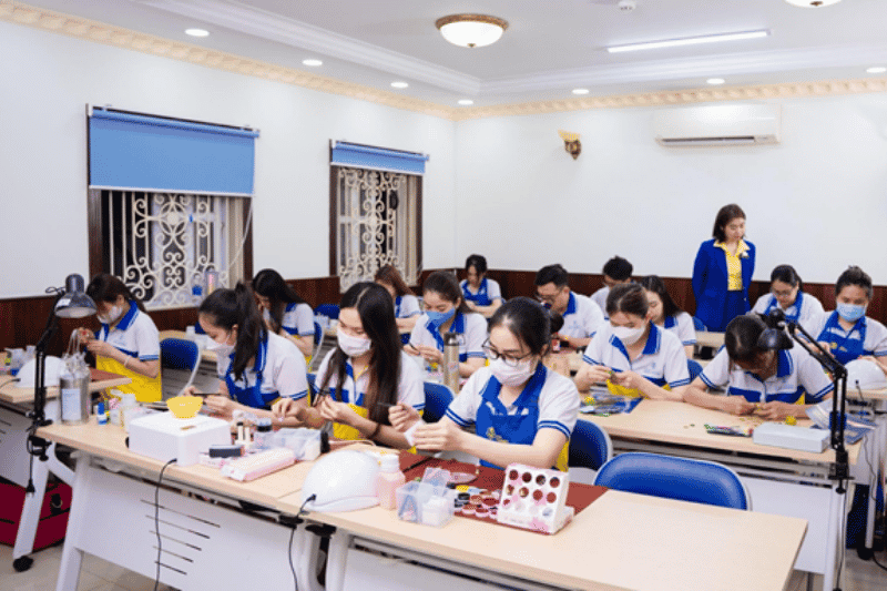 formación profesional de especialistas en vietnam nails (fuente periódico dong nai)