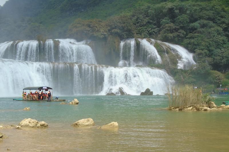 las impresionantes cascadas de ban gioc en el norte de vietnam.