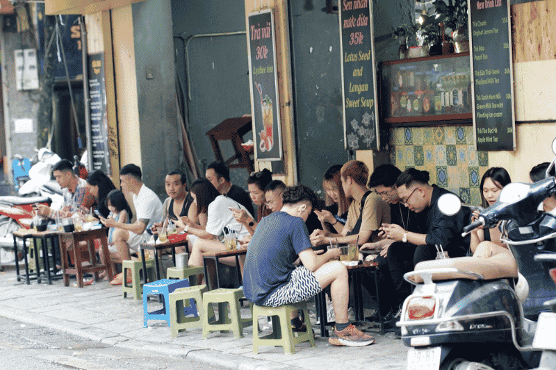 puestos tradicionales de comida callejera en vietnam (1) (1)