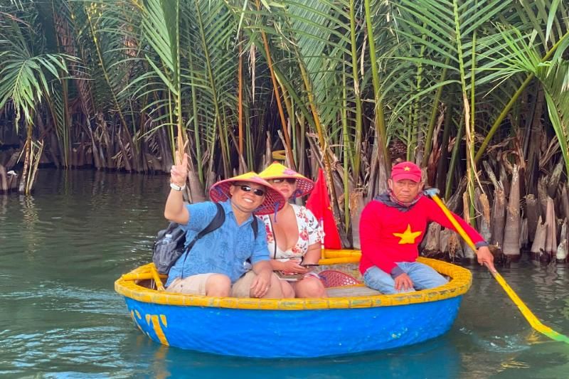 se balader en bateau panier à hoian est une experience unique - source le journal da nang (1)