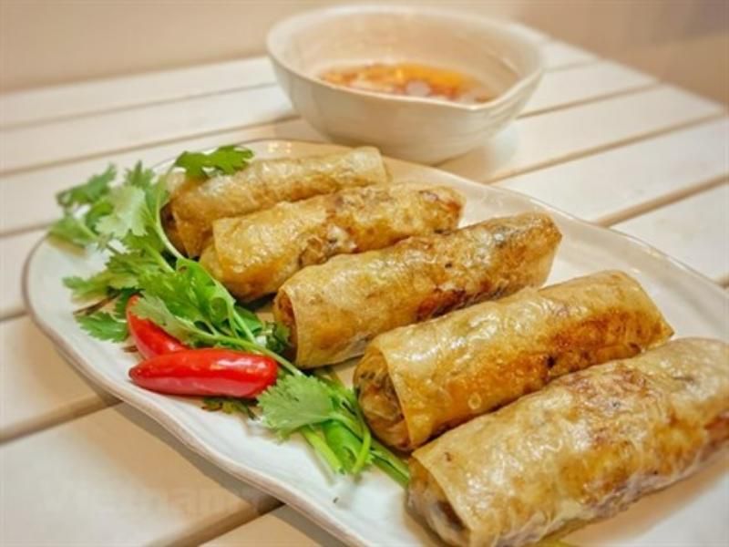 le nem est un mets festif traditionnel du vietnam (1)
