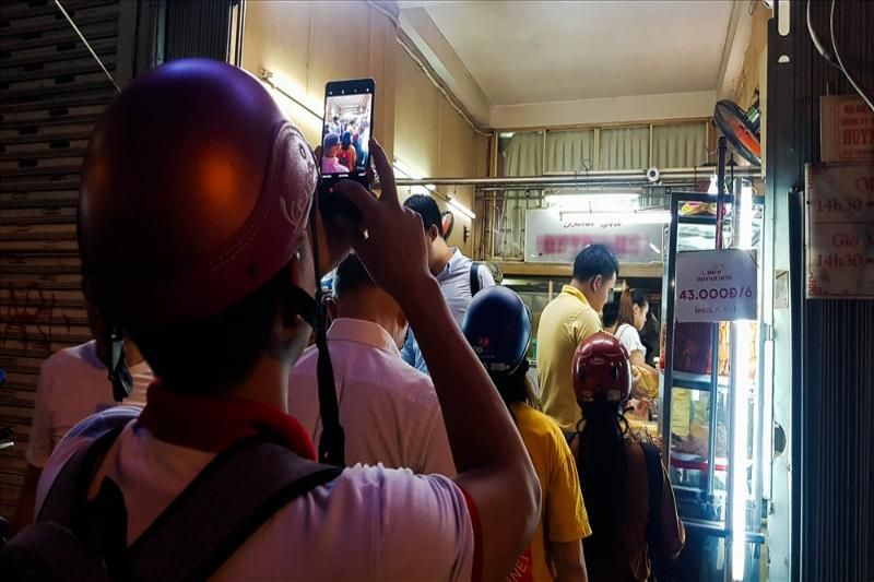 suivez la foule pour deguster la cuisine de rue vietnam (1)