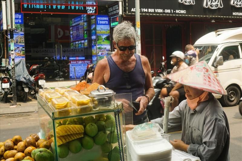 un petit stand de fruits ambulant (1)